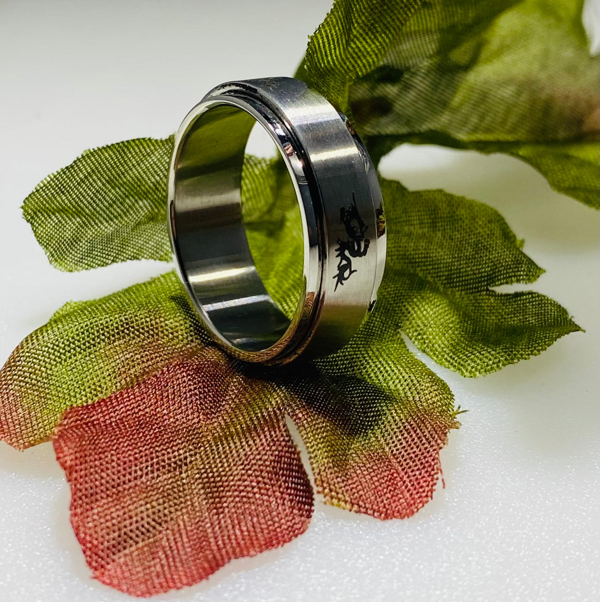 Stainless Steel Dragon Motif Motion Spinner Ring