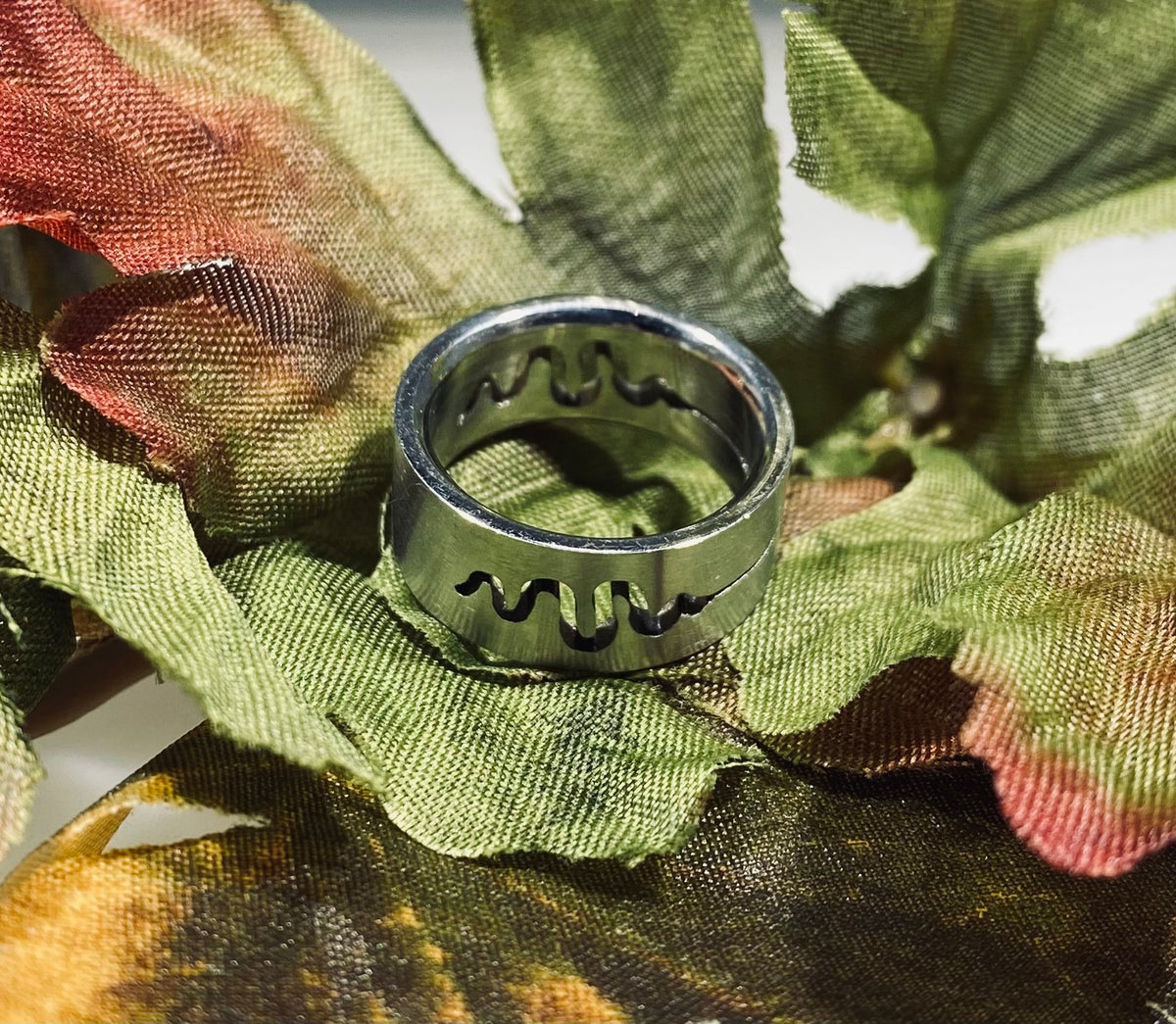 Stainless Steel Cutout Snake / Wave Motion Spinner Ring