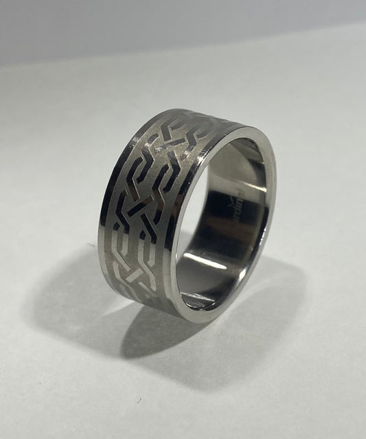Madison Collections Interlocking Lattice Tribal Silver Band Ring