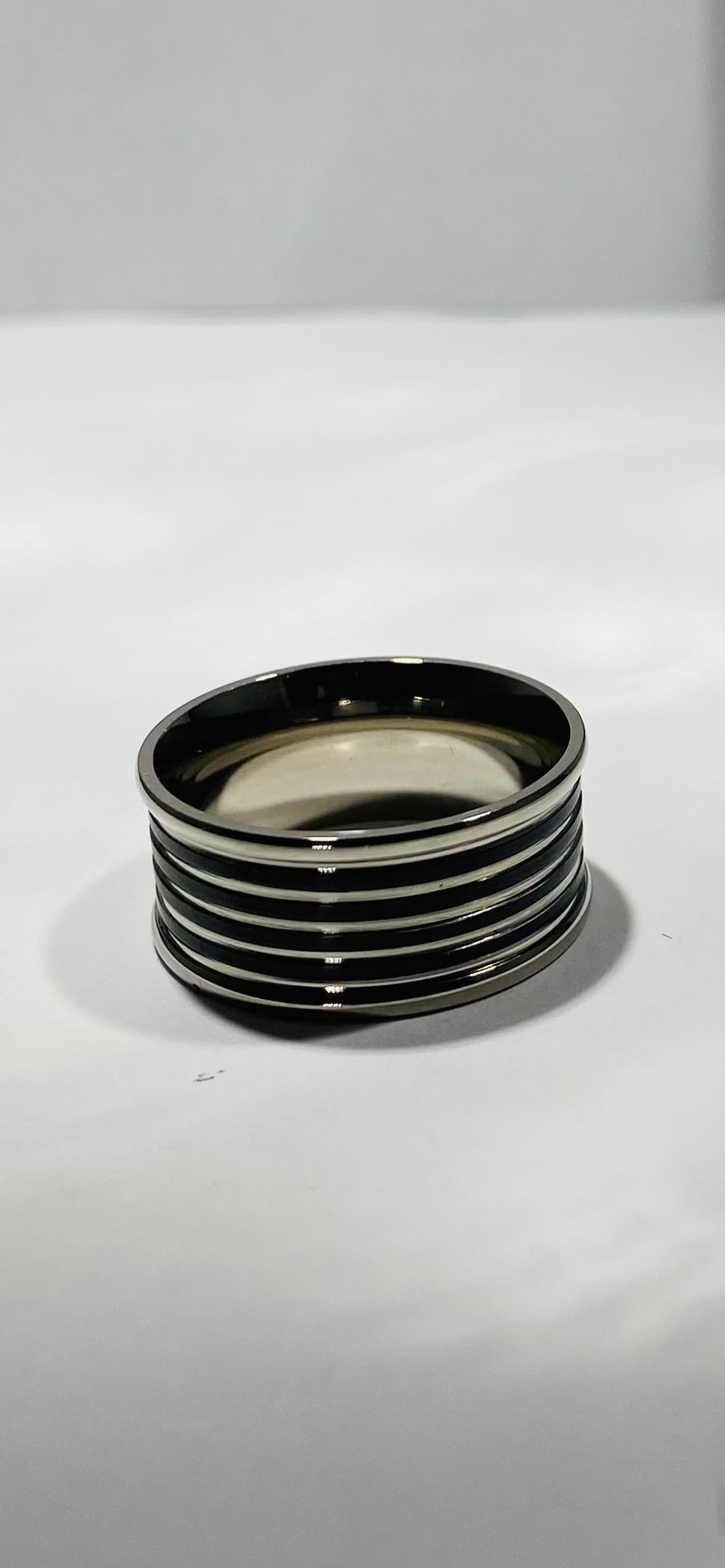 Madison Collections Men's Wide Stainless Steel Band Ring with Black Grooved Lines (Size 9)