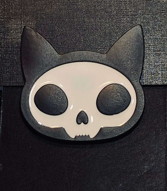 AAA BLACK AND WHITE CAT SKULL PIN - COLO