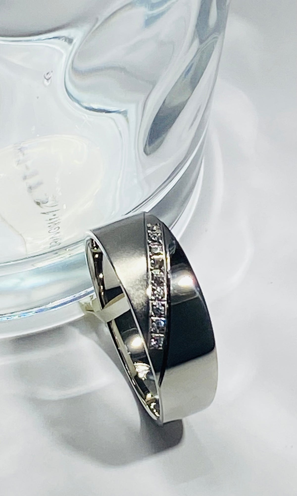 Madison Collections Men's Stainless Steel Wedding Band with Diagonal Channel-Set Crystals (Size 11)