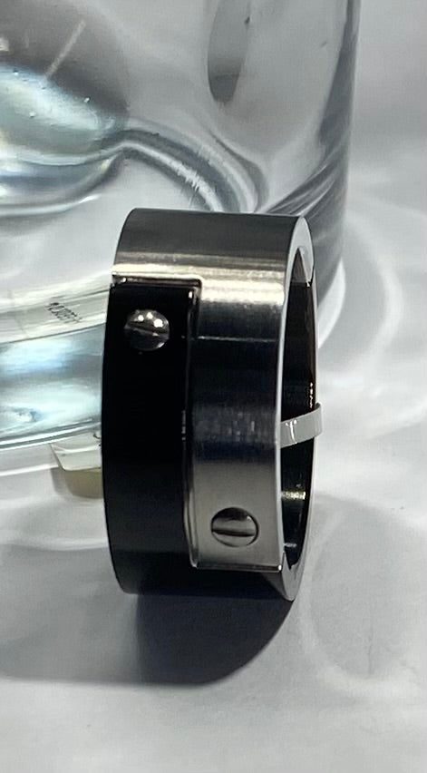 Madison Collections Men's Stainless Steel Designer Band with Black & Silver Screw Motif (Size 9)
