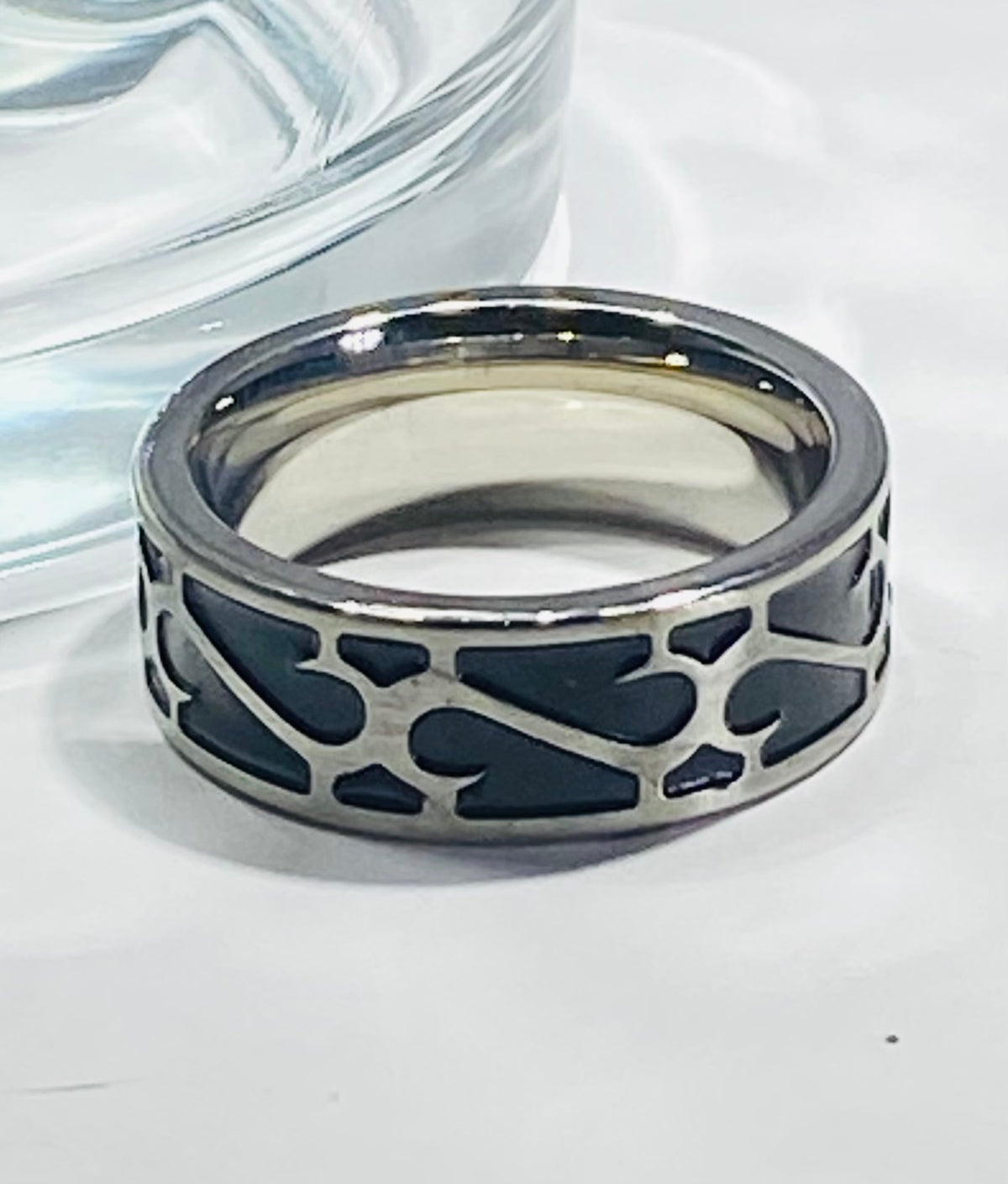 Madison Collections Stainless Steel Wedding Band with Black Inlay & Silver Gothic Filigree Pattern