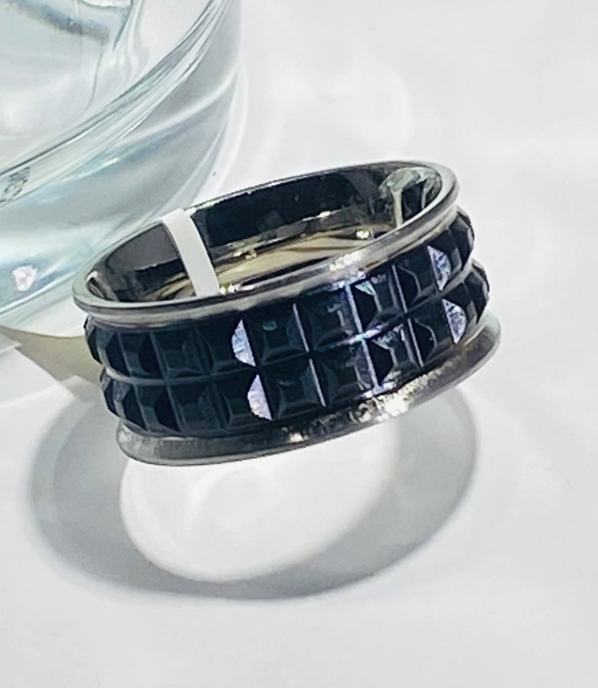 Madison Collections Men's Stainless Steel Wedding Band with Black Multi-Pyramid Inlay (Size 10)