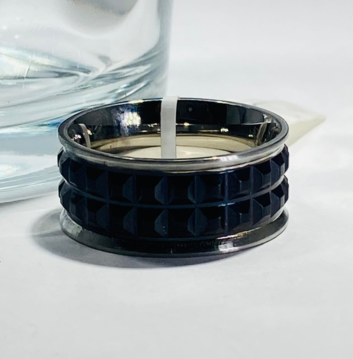 Madison Collections Men's Stainless Steel Wedding Band with Black Multi-Pyramid Inlay (Size 10)