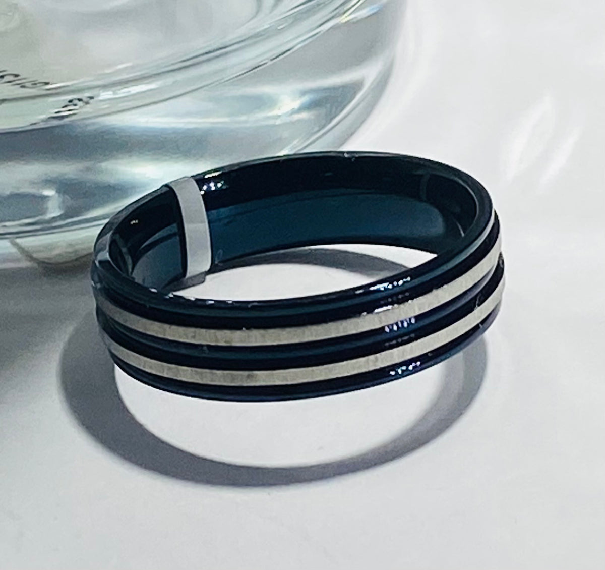 Madison Collections Men's Stainless Steel Black Band with Satin Finish Silver Lines (Size 11)