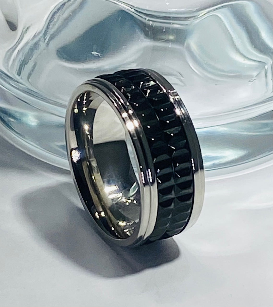 Madison Collections Men's Stainless Steel Wedding Band with Black Textured Center High-Polish Borders (Size 11)