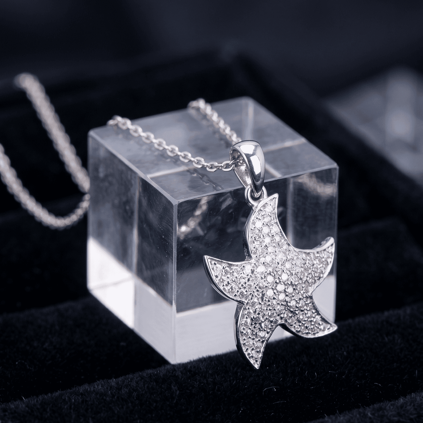 Stainless Steel Crystal Starfish Pendant with Chain – Durable, Tarnish Resistant Jewelry Set for Everyday Wear