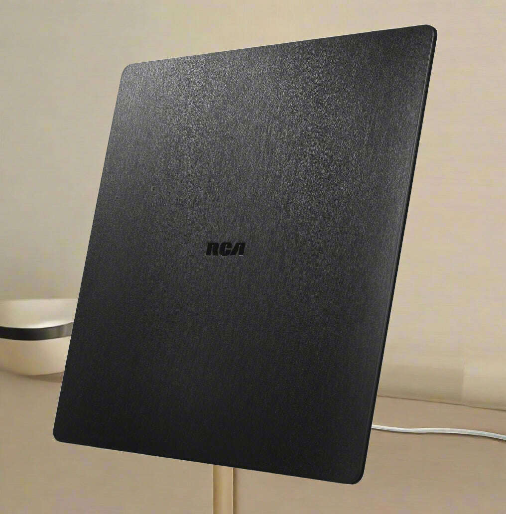 AMPLIFIED INDOOR FLAT HDTV ANTENNA MULTI DIRECTIONAL - COLO