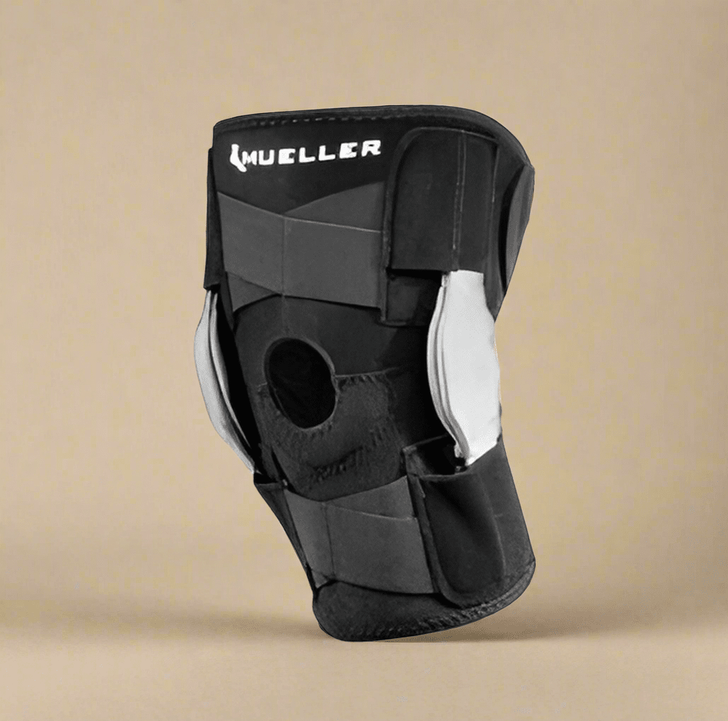 Mueller Self-Adjusting® Hinged Knee Brace – Advanced Support & Protection - COLO