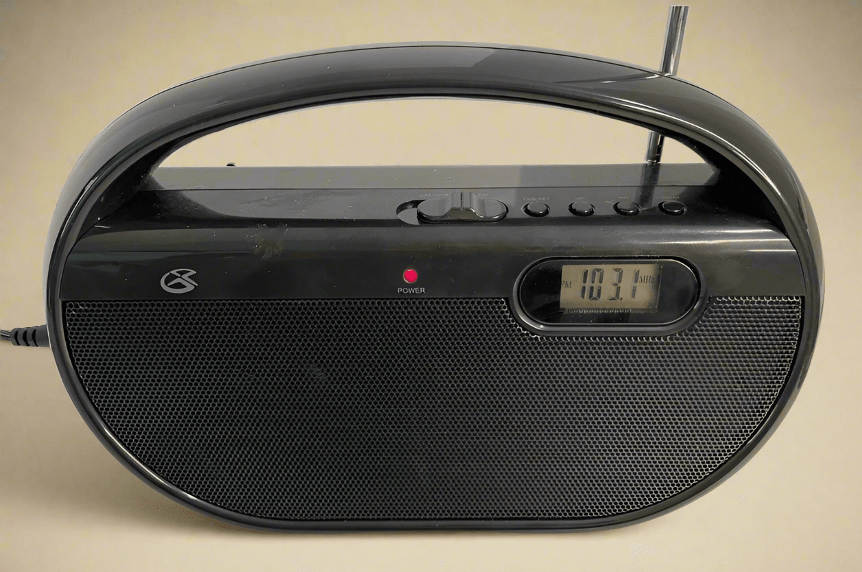 GPX R602B Portable AM/FM Radio with Digital Clock & Line-In - COLO