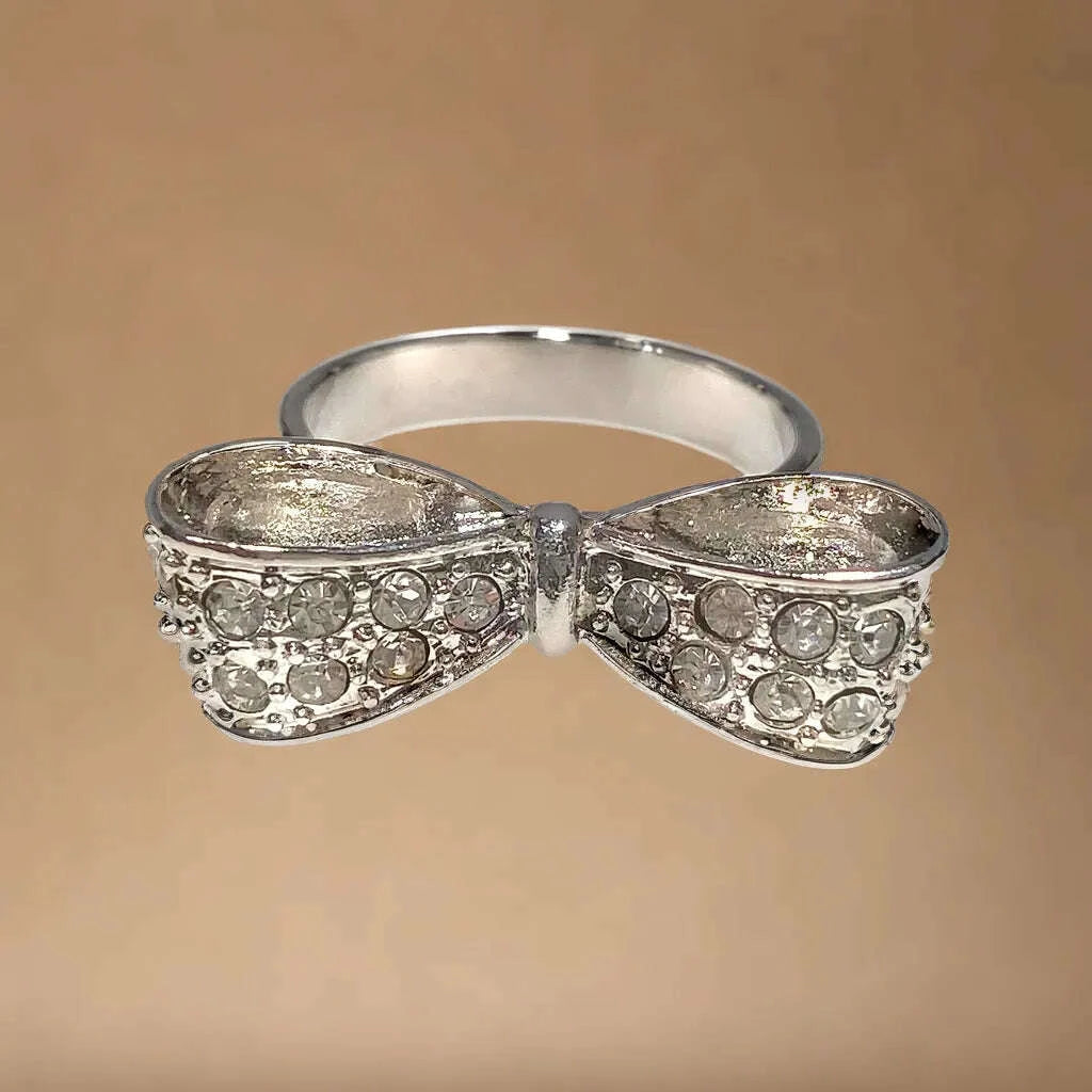 PLAYBOY TIE CRYSTAL RING SIZE ONLY 7OR 8 - COLO