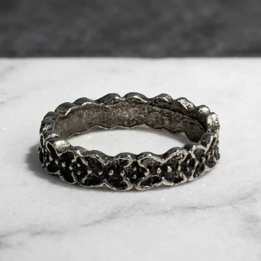 STAINLESS STEEL BLACK ANTIQUE X's and O's RING