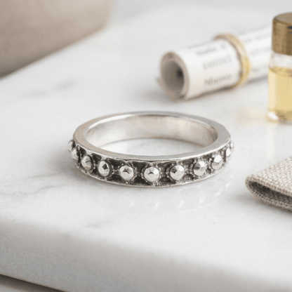 STAINLESS STEEL ANTIQUE BEADED BAND RING