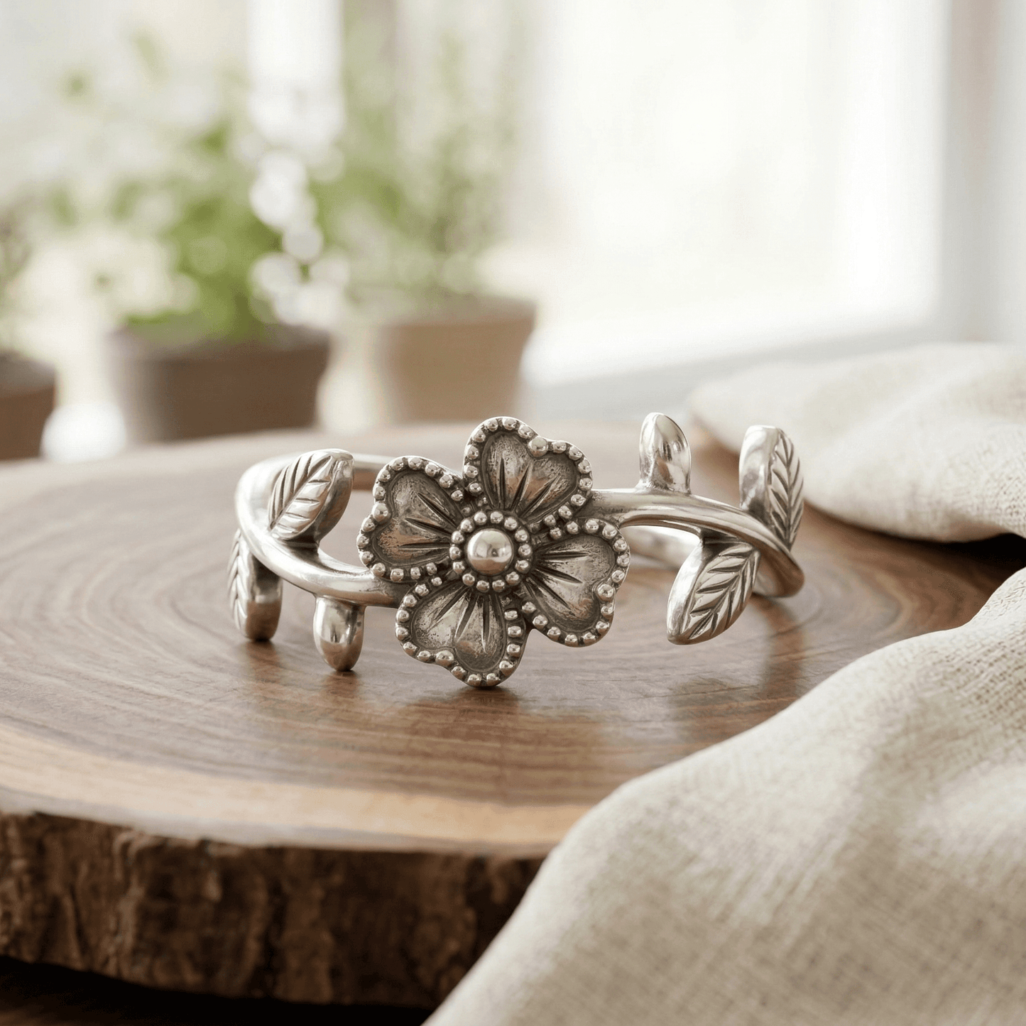 STAINLESS STEEL ANTIQUE FLOWER RING