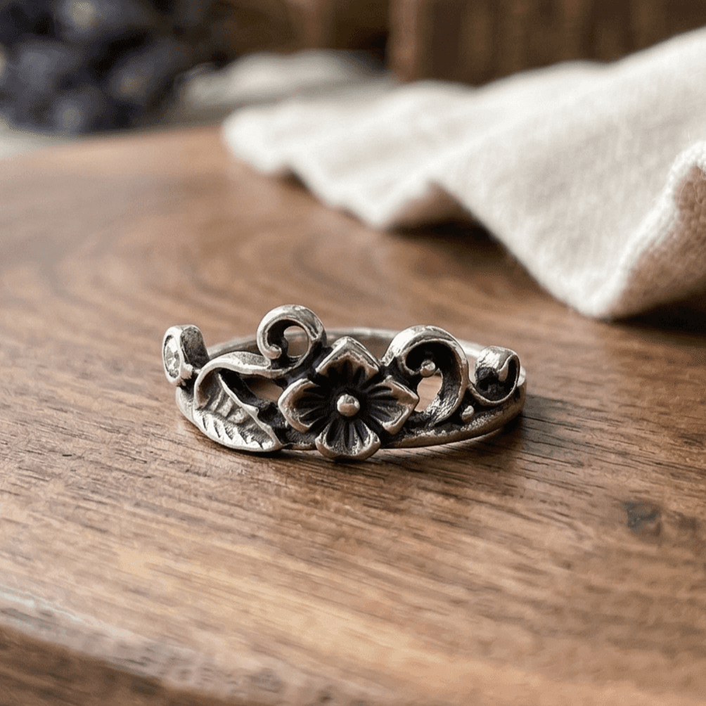 STAINLESS STEEL ANTIQUE FLOWER RING