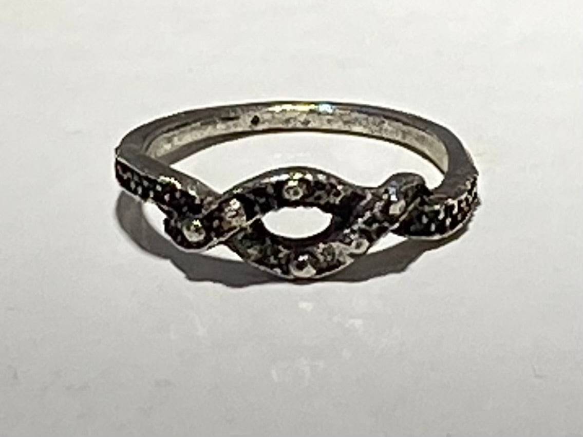 STAINLESS STEEL BLACK ANTIQUE WAVE RING