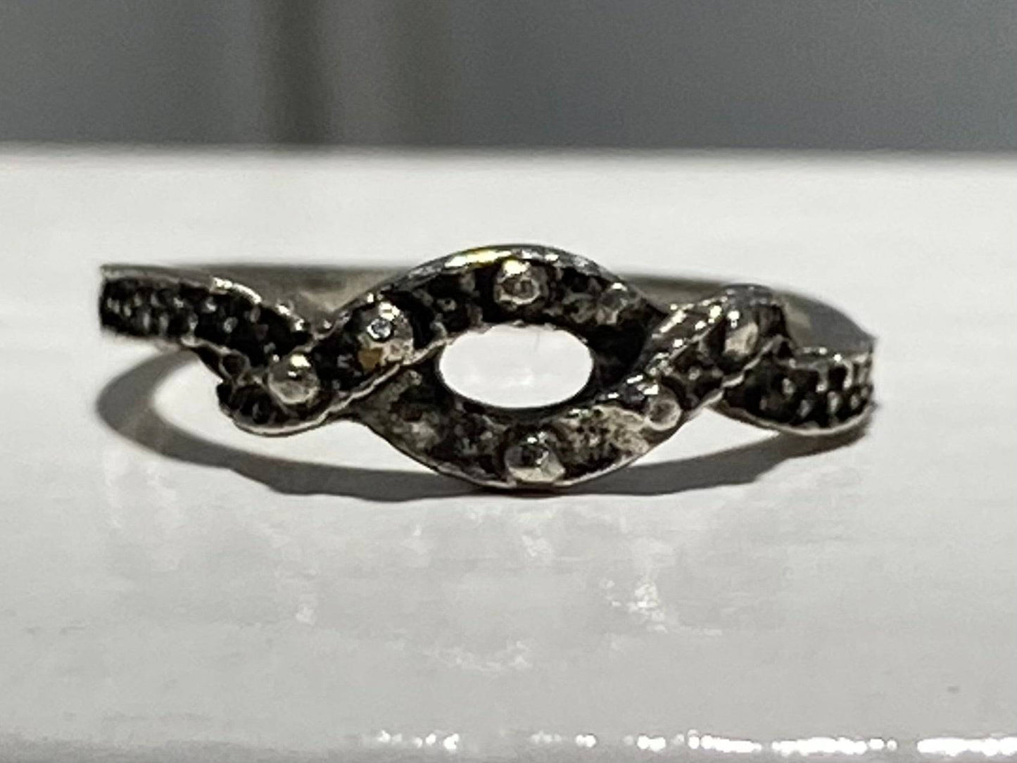 STAINLESS STEEL BLACK ANTIQUE WAVE RING