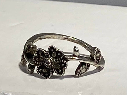 STAINLESS STEEL ANTIQUE FLOWER RING