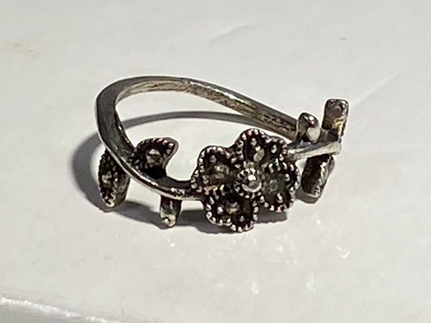 STAINLESS STEEL ANTIQUE FLOWER RING