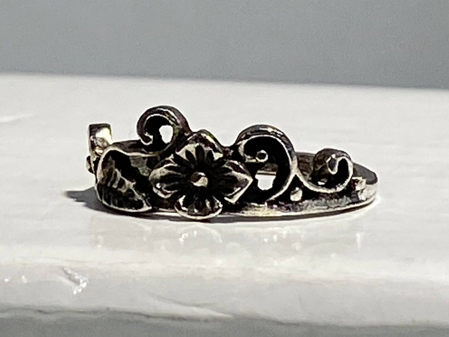 STAINLESS STEEL ANTIQUE FLOWER RING