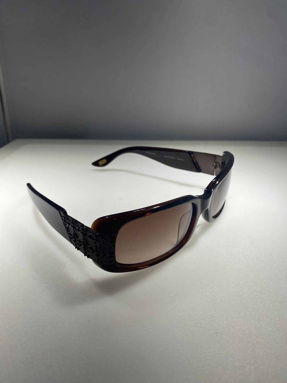 Carmen Marc Valvo Brown Oval Sunglasses Frames