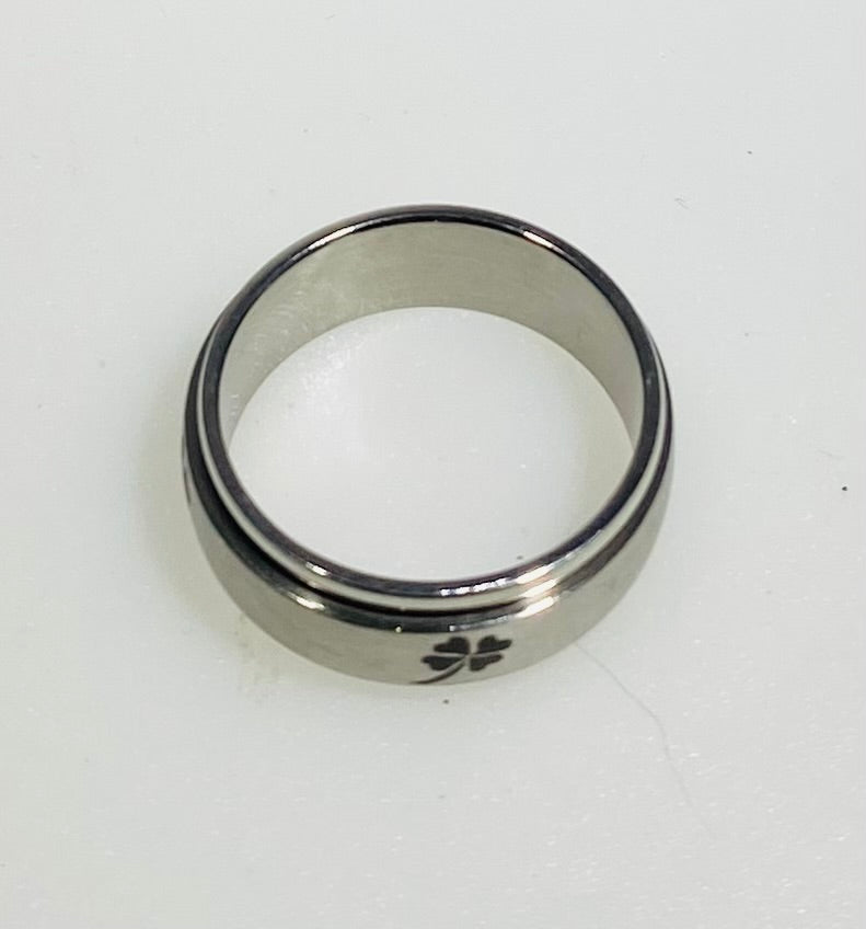 Stainless Steel Etched Four-Leaf Clover Motion Spinner Ring