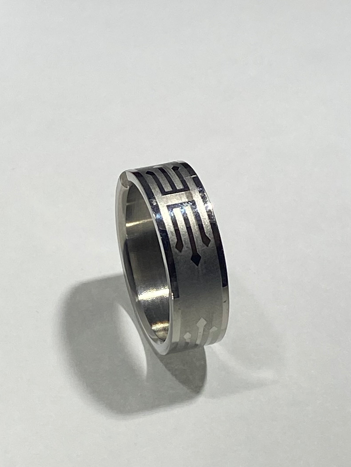 Madison Collections Tribal Flame Etched Band Ring