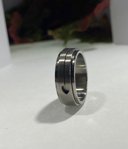 Madison Collections Movable Heart Center Motion Spinner Ring