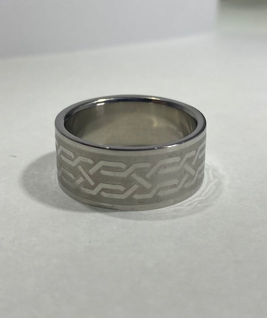Madison Collections Interlocking Lattice Tribal Silver Band Ring