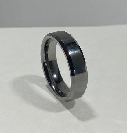 Madison Collections Stainless Steel Faceted Beveled Edge Band Ring