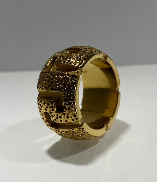 Madison Collections 22K Gold Plated Hammered Texture Statement Ring