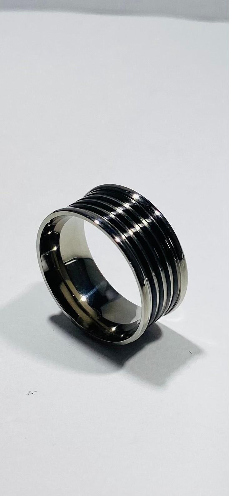 Madison Collections Men's Wide Stainless Steel Band Ring with Black Grooved Lines (Size 9)