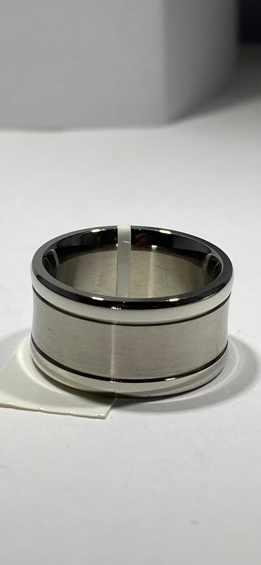 Madison Collections Men's Wide Stainless Steel Band Ring with Satin Brushed Center & High-Polish Edges (Size 9)