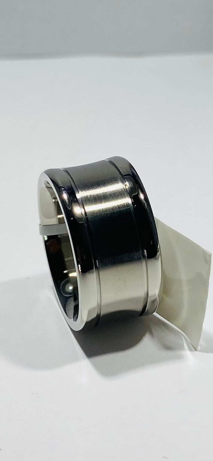 Madison Collections Men's Wide Stainless Steel Band Ring with Satin Brushed Center & High-Polish Edges (Size 9)