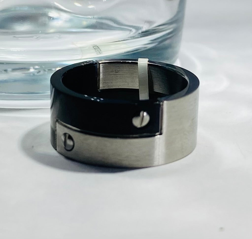 Madison Collections Men's Stainless Steel Designer Band with Black & Silver Screw Motif (Size 9)