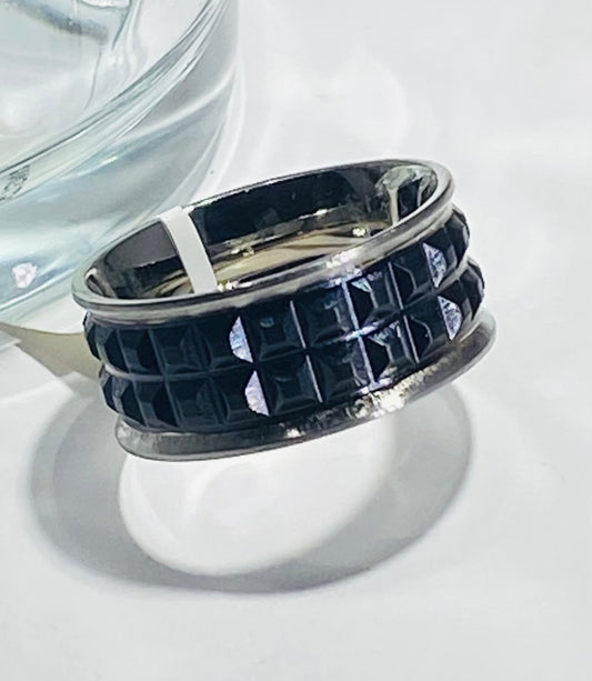 Madison Collections Men's Stainless Steel Wedding Band with Black Multi-Pyramid Inlay (Size 10)