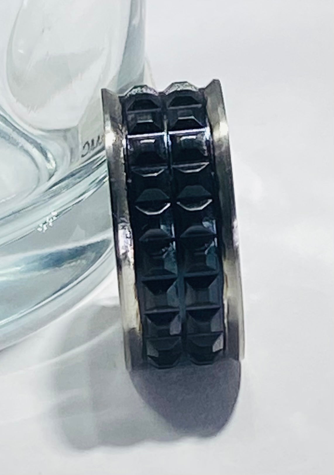 Madison Collections Men's Stainless Steel Wedding Band with Black Multi-Pyramid Inlay (Size 10)