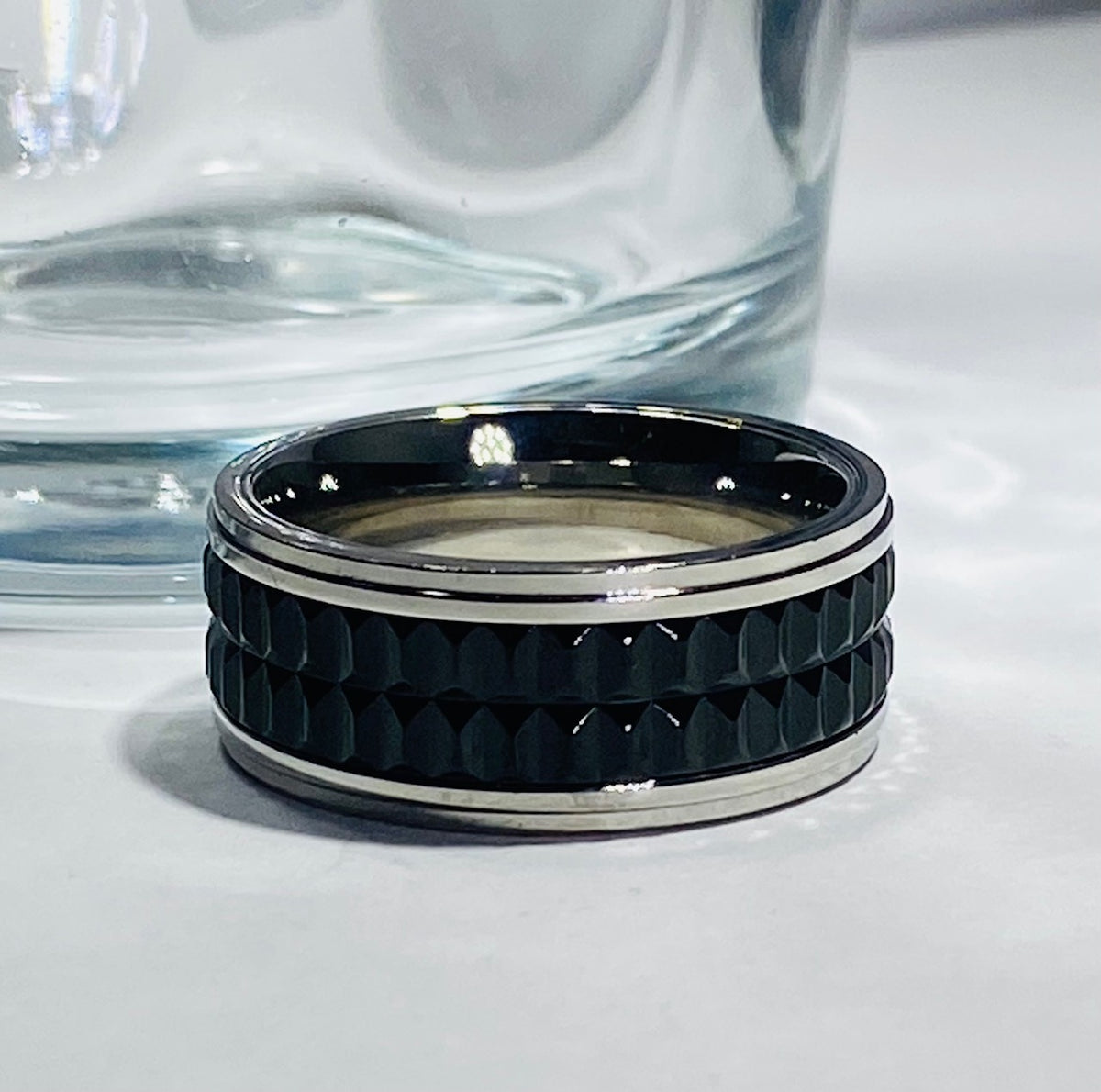 Madison Collections Men's Stainless Steel Wedding Band with Black Textured Center  High-Polish Borders (Size 11)