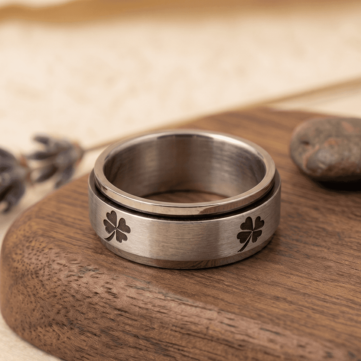 Stainless Steel  4 LEAVE CLOVER SPINNER BAND Ring